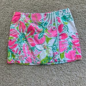 EUC size 6 Lilly Pulitzer Don’t Give A Cluck Skort